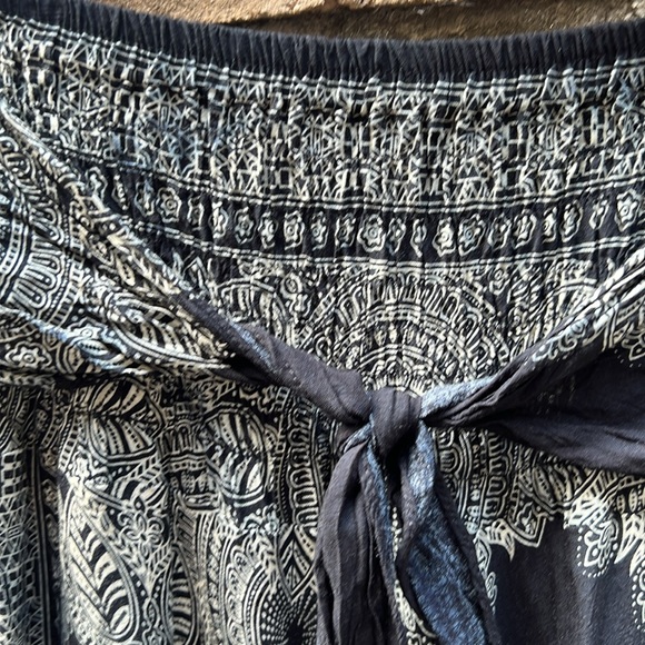 Bangkok Pants Black and White Patterned‎ Skirt or dress size S/M 100% rayon - Picture 7 of 11